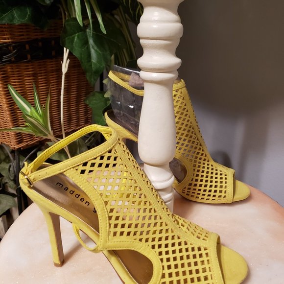 New Madden Girl Yellow Regal Strappy Sandals - Picture 11 of 12